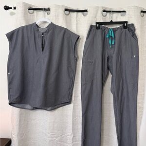 Figs Charcoal Gray Women's Medium Scrubs Set
